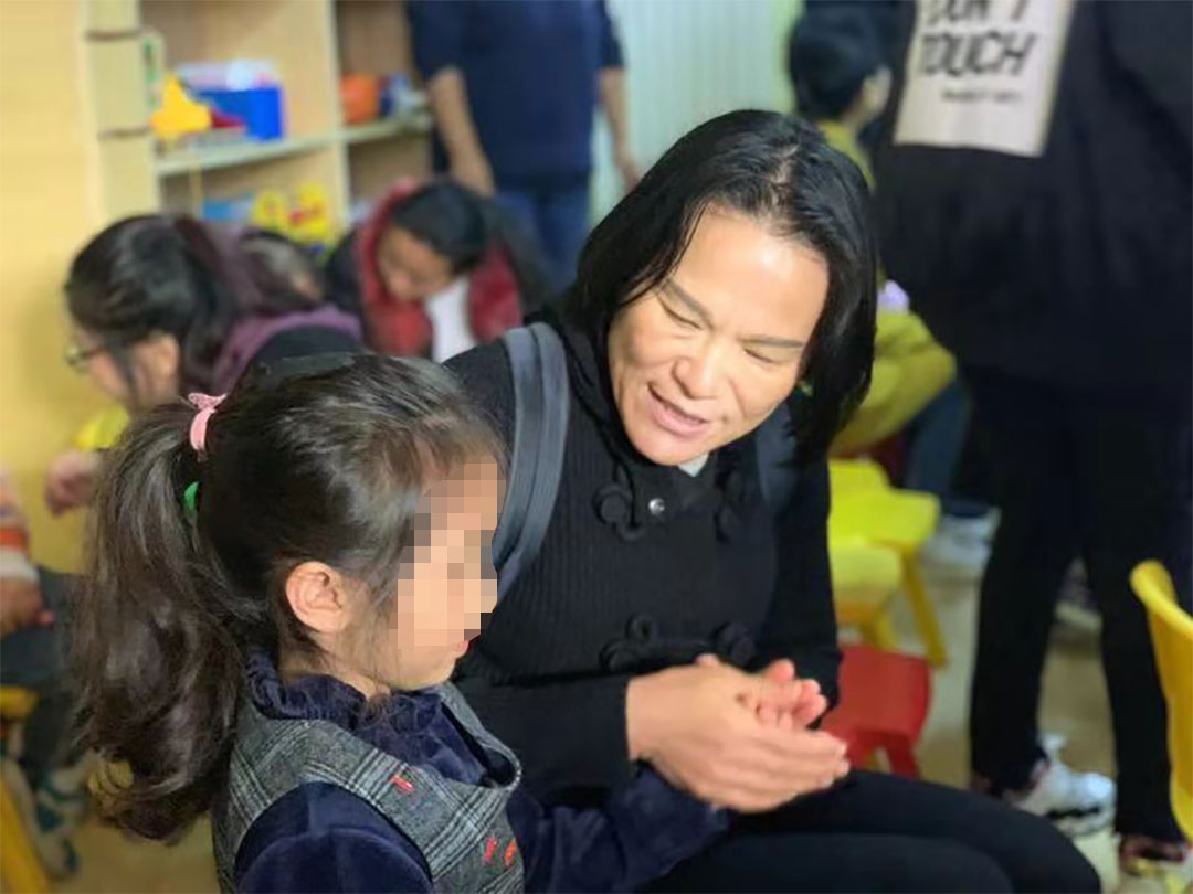 探訪自閉癥兒童，點(diǎn)亮心燈，與愛(ài)同行