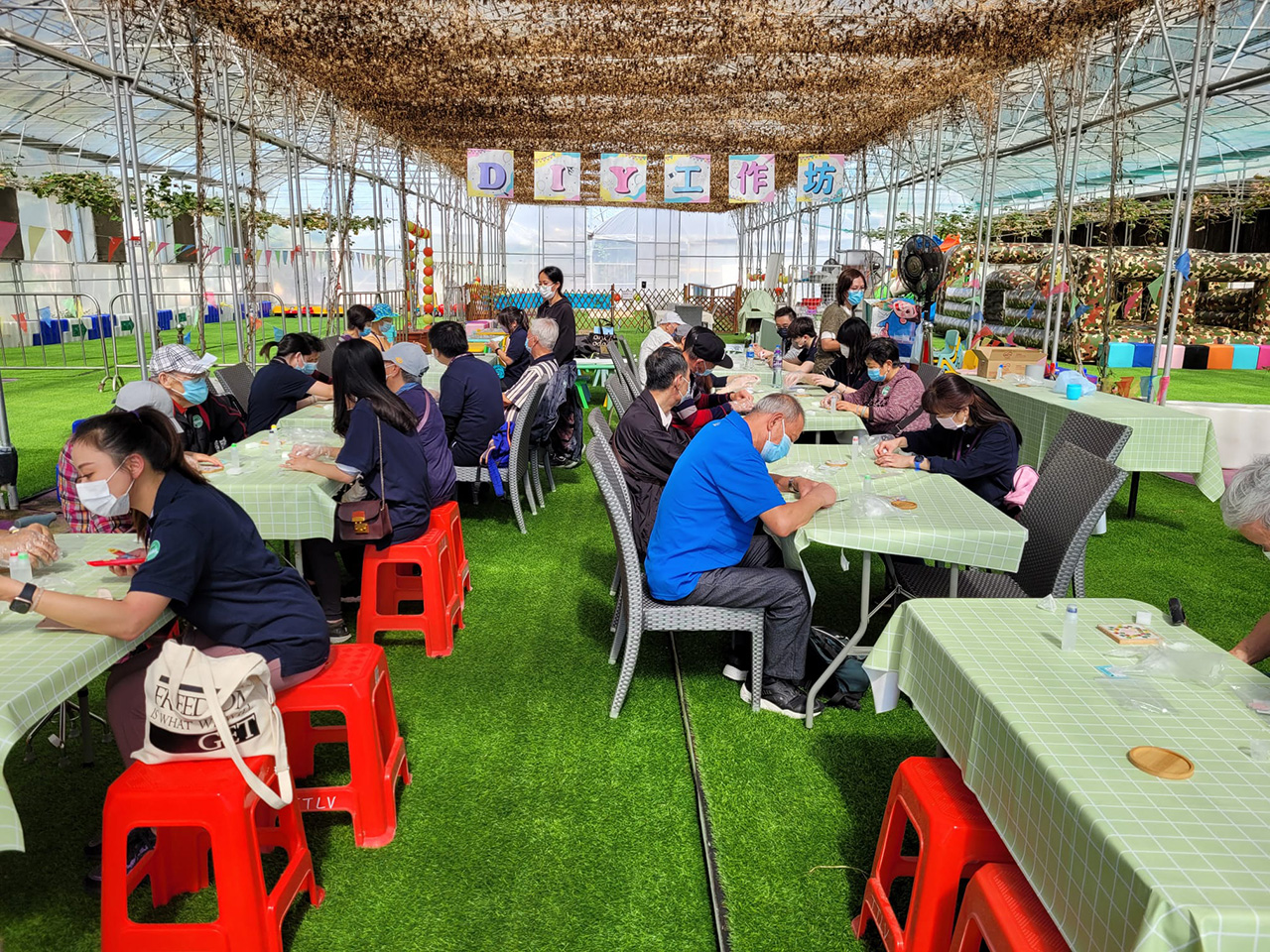 陪同“圣公會麥理浩夫人中心”長者旅行游玩